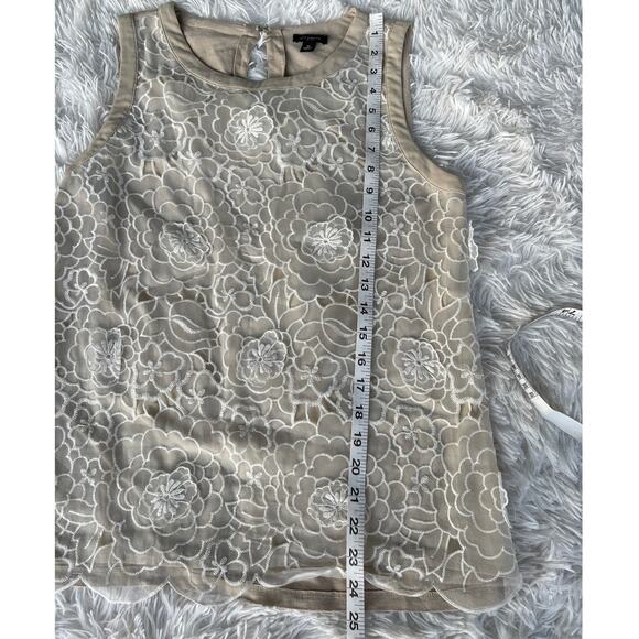 ANN TAYLOR  Sleeveless Blouse Embroidered Women Sz M Gently Used - Picture 3 of 6